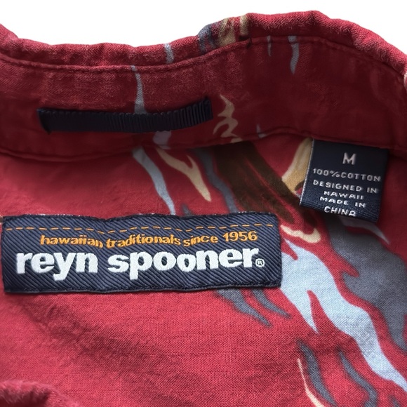 Reyn Spooner Shirt Mens Size M Short Sleeve Geometric Surf Sailboats Print Red - Picture 4 of 5